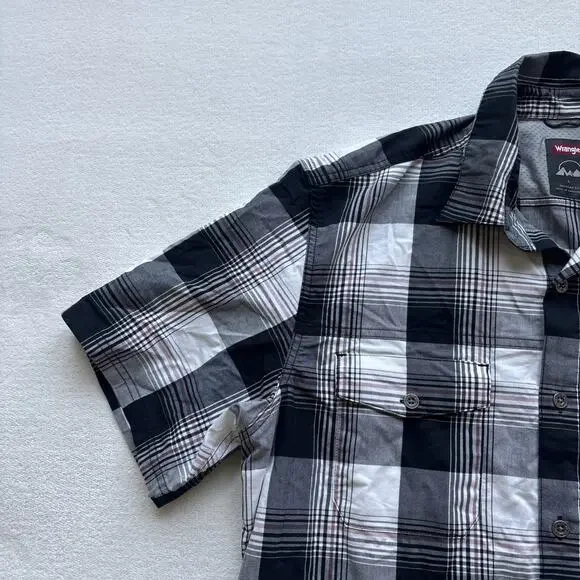 Wrangler Men Large Black Plaid Outdoor Short Sleeve Shirt with UPF 40 Protection - Picture 4 of 14